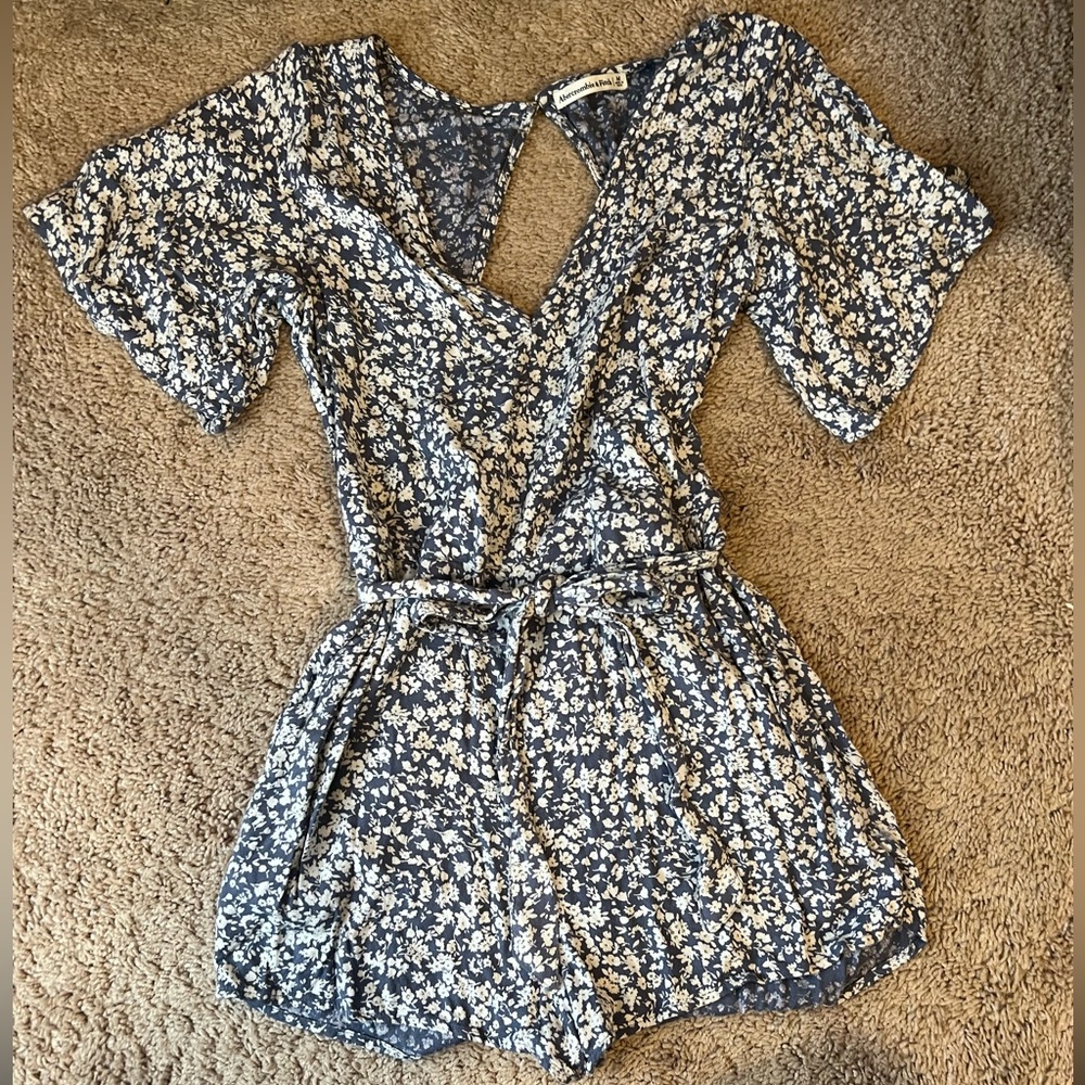 Abercrombie & Fitch Blue and White Floral Romper